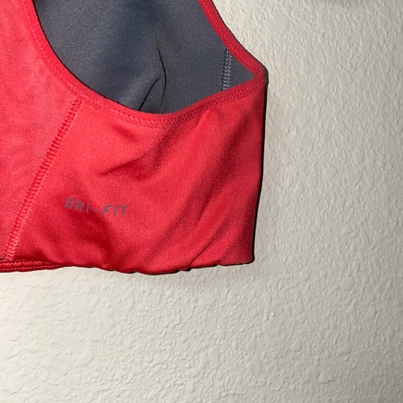 🎀Nike Gray and Pink Sports Bra! - Picture 2 of 7